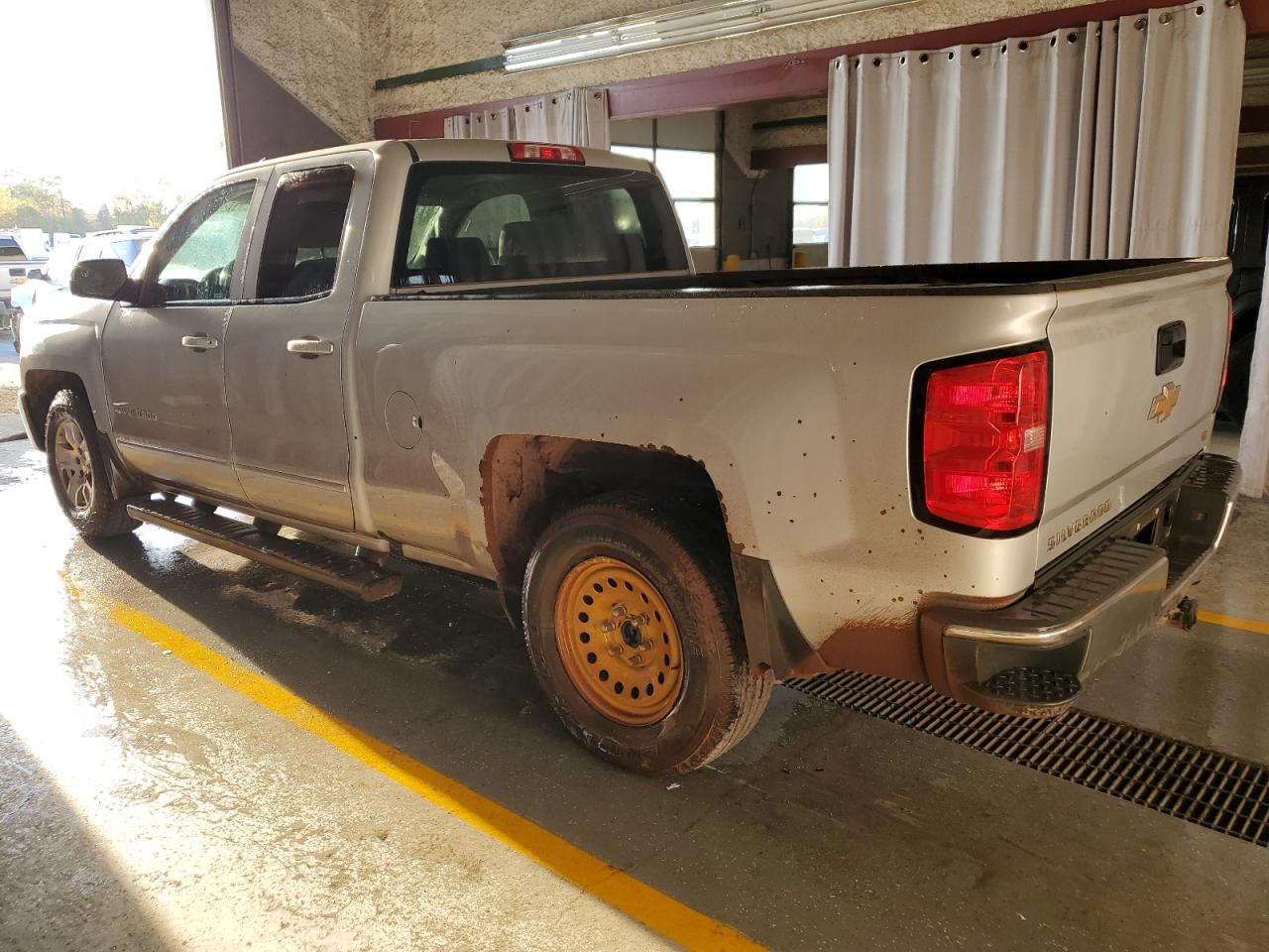 2018 Chevrolet Silverado VIN 1GCRCREH3JZ199446 Copart auction photo, minor dent/scratches damage thumbnail 2