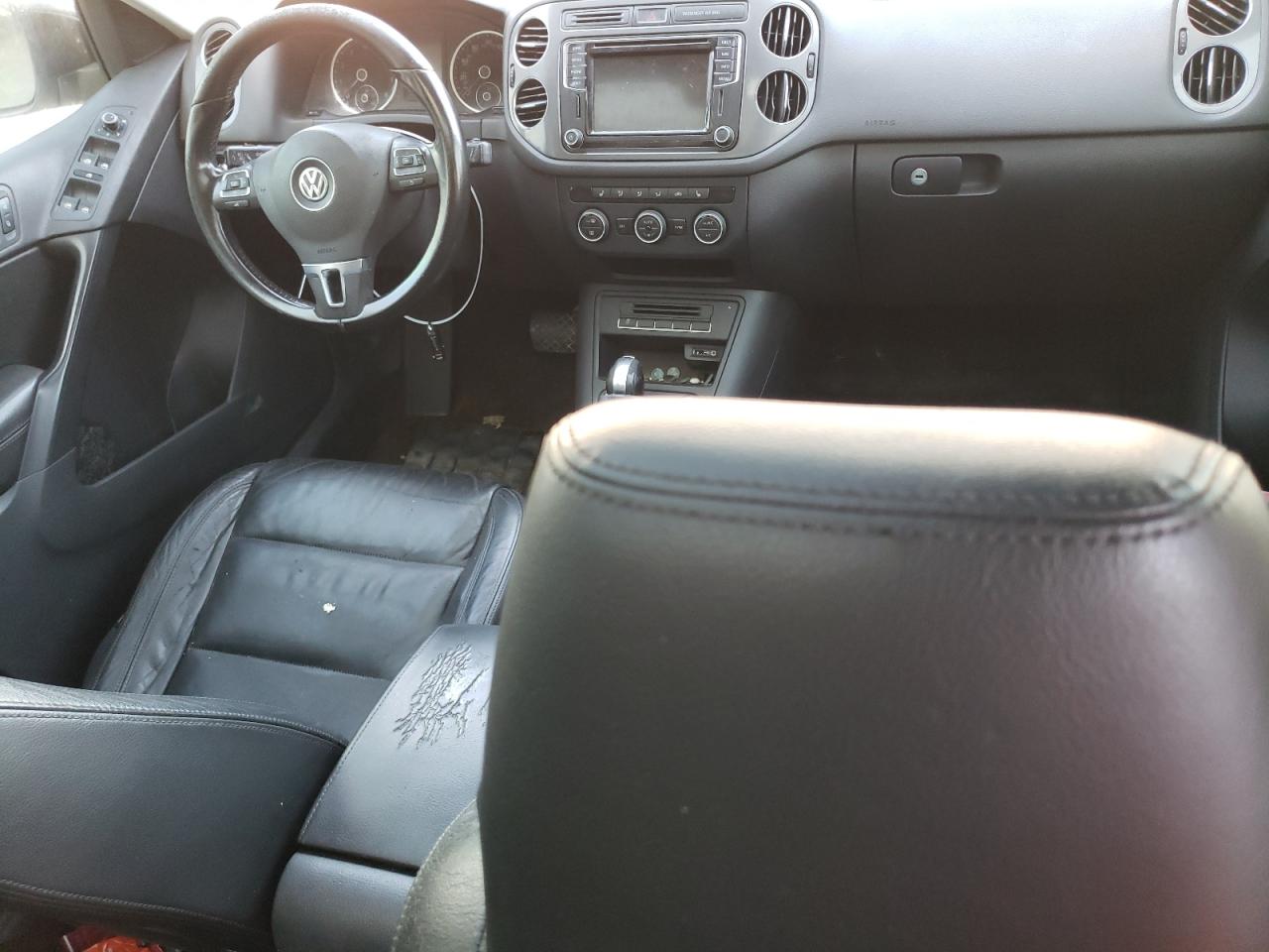 2017 Volkswagen Tiguan VIN WVGTV7AX0HW507083 Copart auction photo, water/flood damage thumbnail 8