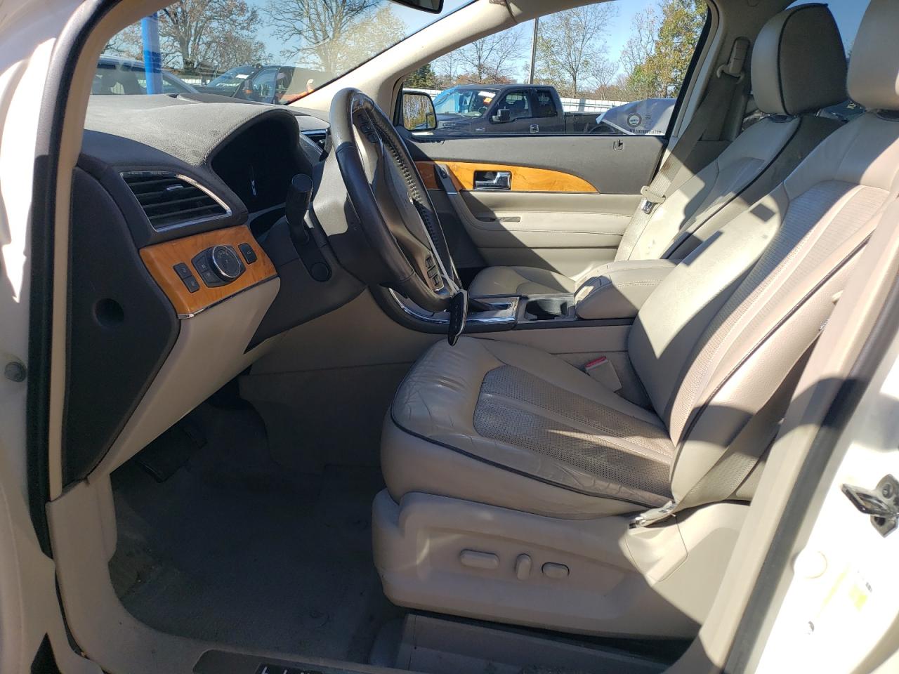 2013 Lincoln MKX VIN 2LMDJ8JK6DBL02894 Copart auction photo, undercarriage / minor dent/scratches damage thumbnail 7