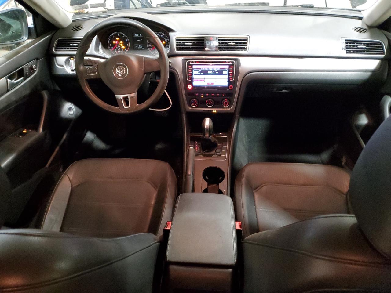 2015 Volkswagen Passat VIN 1VWAT7A30FC009007 Copart auction photo, front end damage thumbnail 8