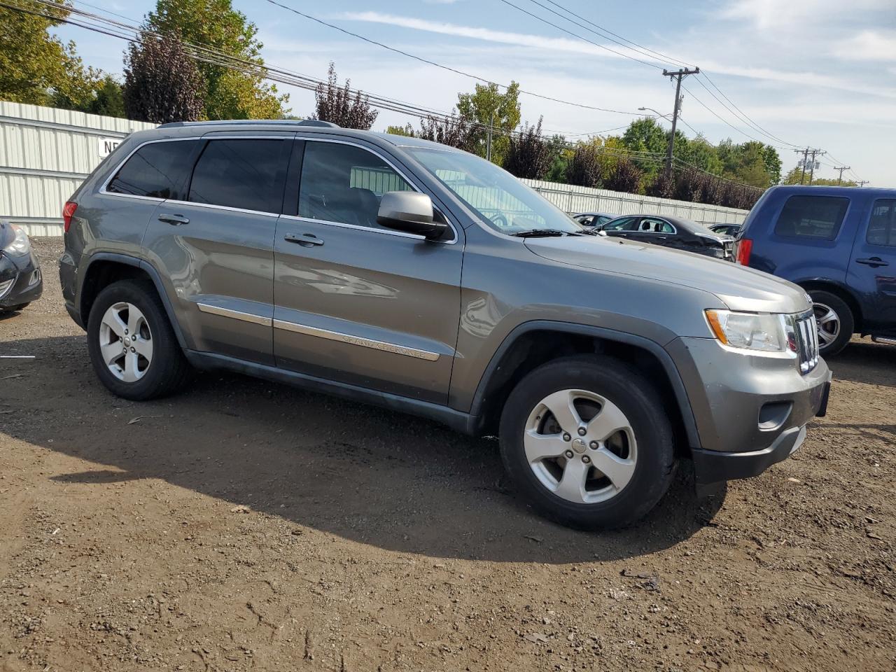 2011 Jeep Grand Cherokee VIN 1J4RR4GG5BC717755 Copart auction photo, front end / minor dent/scratches damage thumbnail 4