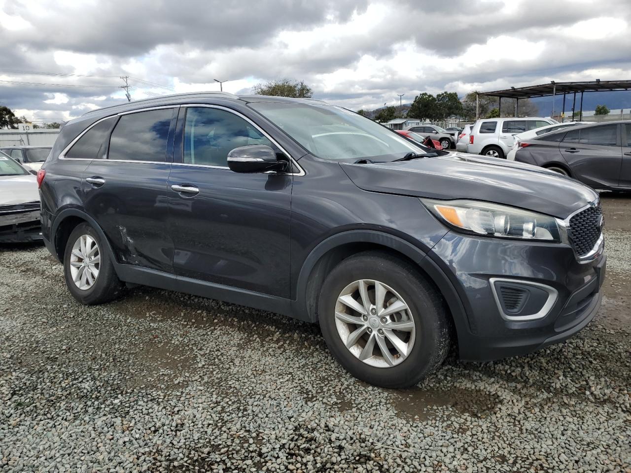 2017 KIA Sorento VIN 5XYPG4A56HG291590 Copart auction photo, rear end damage thumbnail 4