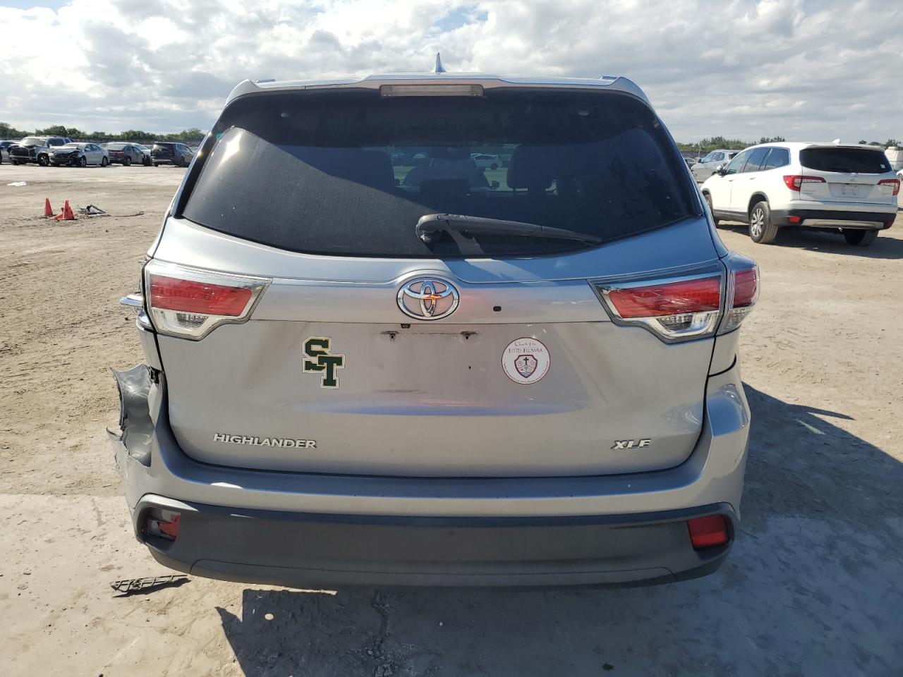 2015 Toyota Highlander VIN 5TDKKRFH0FS093032 Copart auction photo, rear end / side damage thumbnail 6