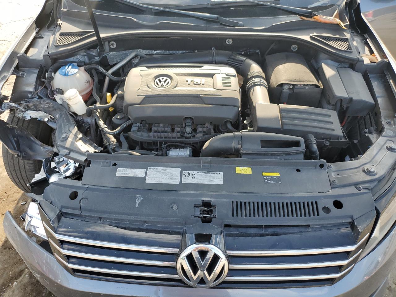 2015 Volkswagen Passat VIN 1VWAT7A34FC070554 Copart auction photo, front end / minor dent/scratches damage thumbnail 12