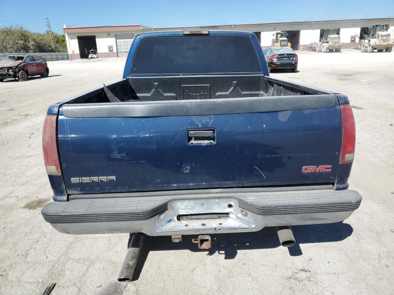 1998 GMC Sierra VIN 1GTEC19M8WE556142 Copart auction photo, side / front end damage thumbnail 6
