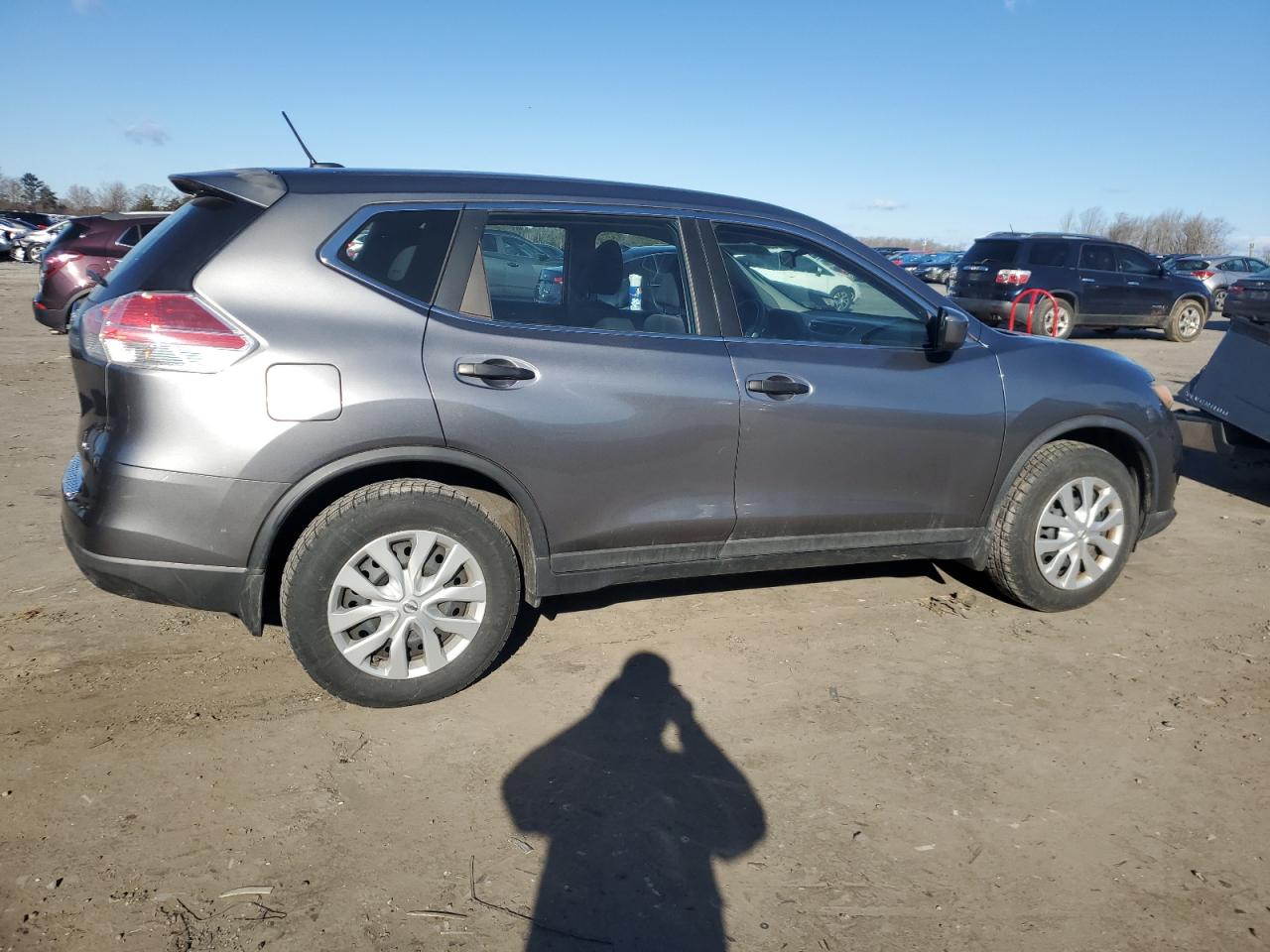 2016 Nissan Rogue VIN KNMAT2MV2GP606804 Copart auction photo, front end / minor dent/scratches damage thumbnail 3