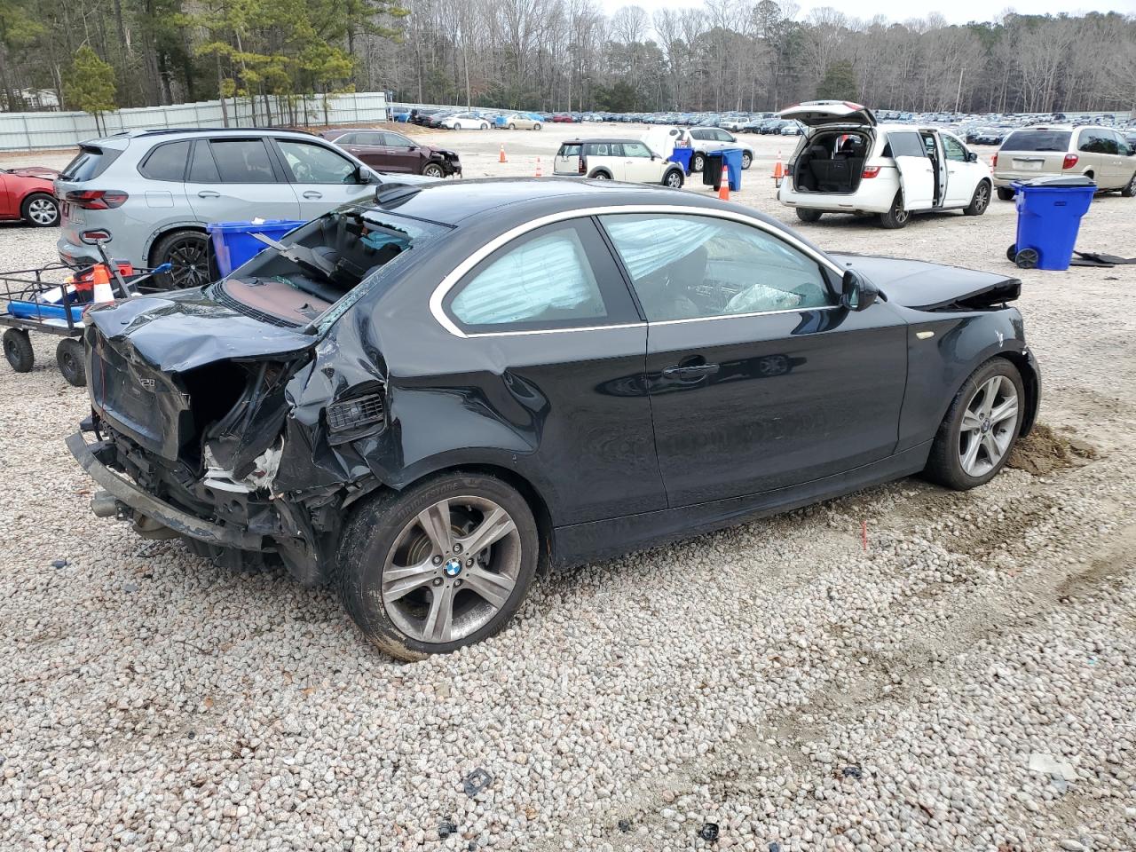 2013 BMW 1er VIN WBAUP9C50DVS95812 Copart auction photo, front end / rear end damage thumbnail 3