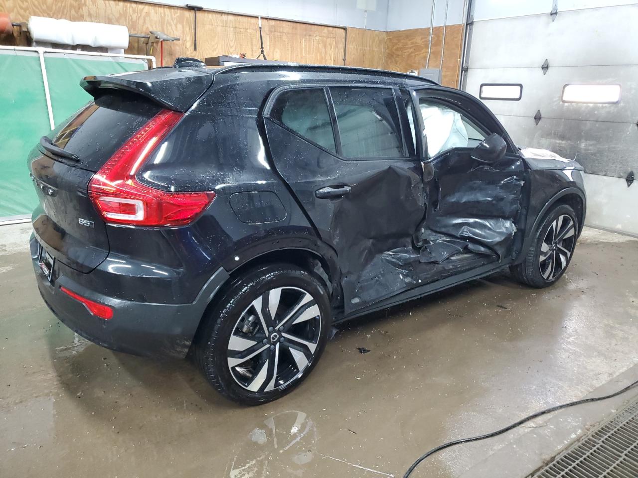 2023 Volvo XC40 VIN YV4L12UW9P2056051 Copart auction photo, side / front end damage thumbnail 3