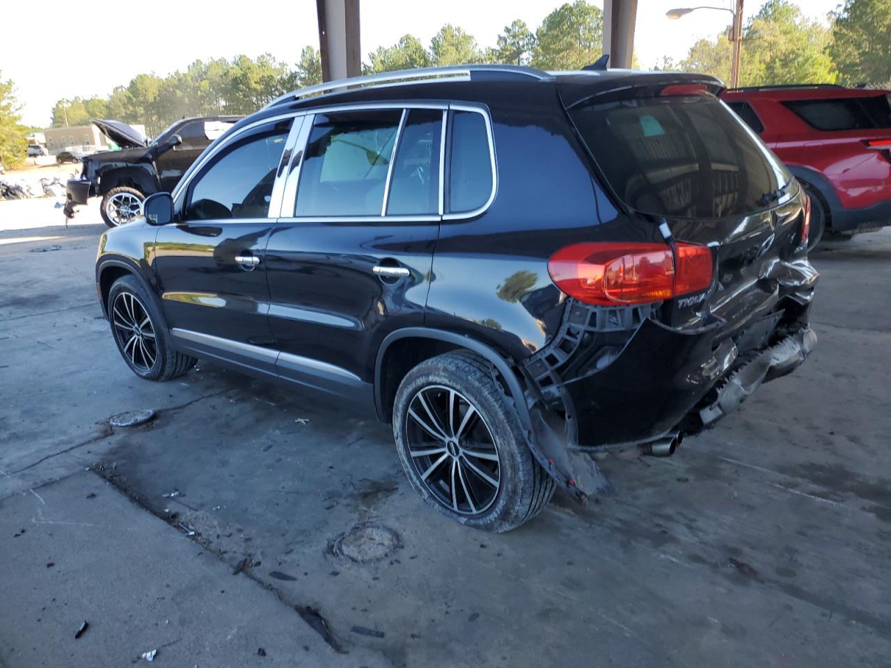 2015 Volkswagen Tiguan VIN WVGAV7AX8FW568038 Copart auction photo, rear end damage thumbnail 2