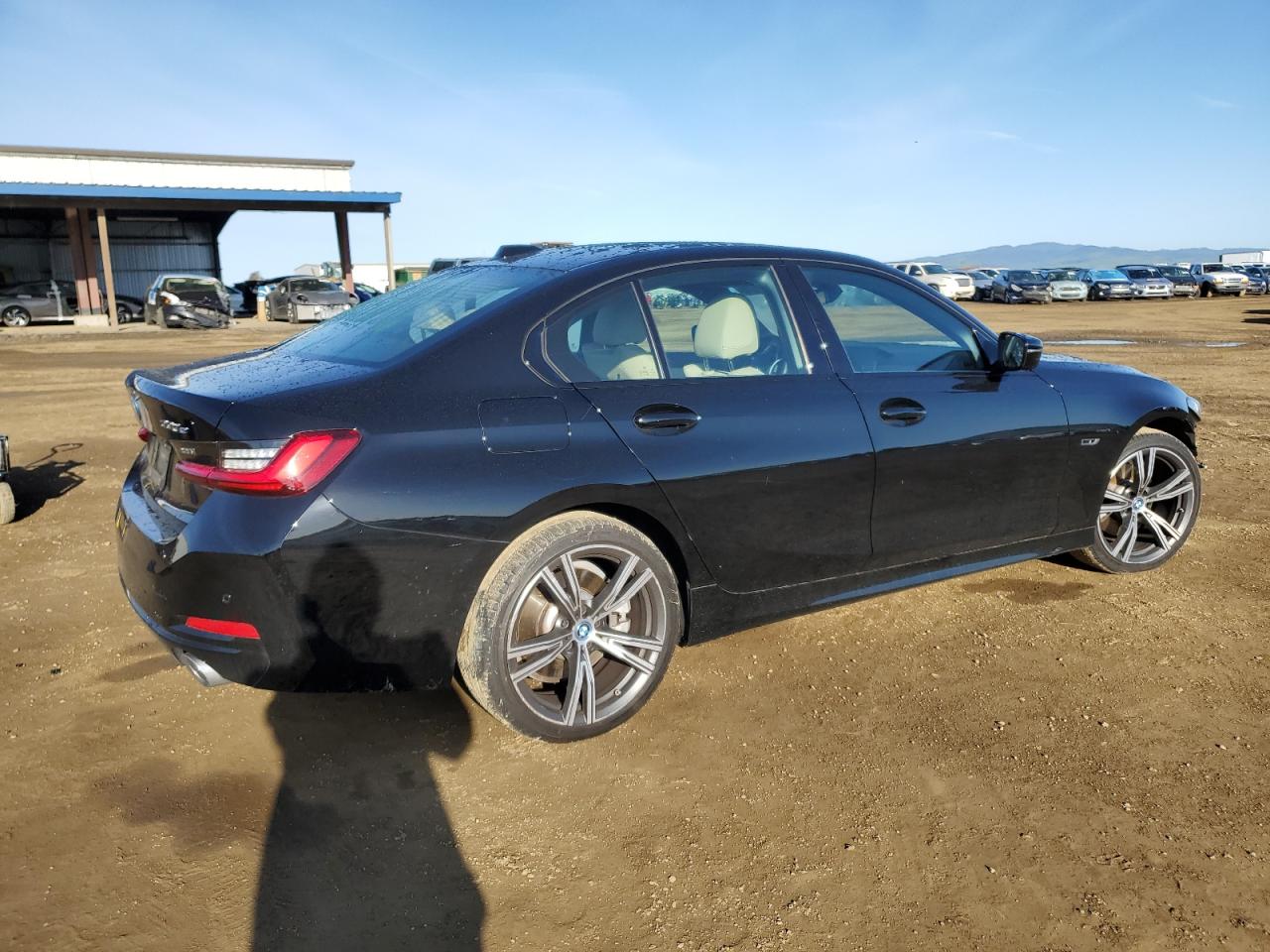 2023 BMW 3er VIN 3MW39FF01P8D02035 Copart auction photo, front end damage thumbnail 3