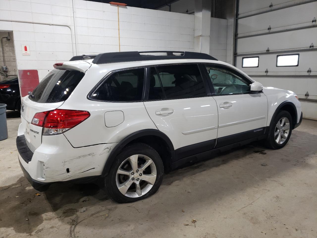 2014 Subaru Outback VIN 4S4BRCLC3E3272002 Copart auction photo, rear end damage thumbnail 3