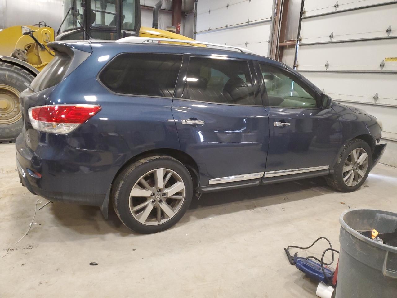 2013 Nissan Pathfinder VIN 5N1AR2MM6DC640670 Copart auction photo, front end damage thumbnail 3