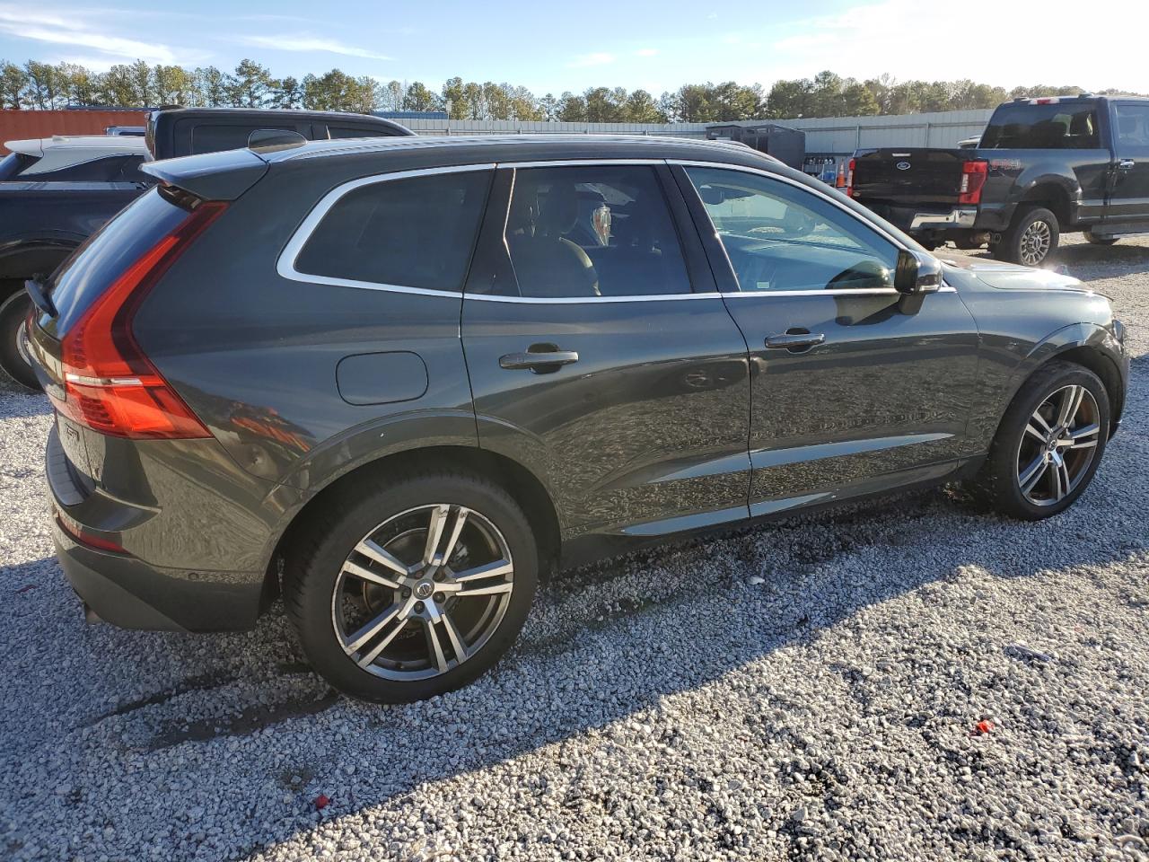 2018 Volvo XC60 VIN LYV102RK0JB087441 Copart auction photo, front end damage thumbnail 3