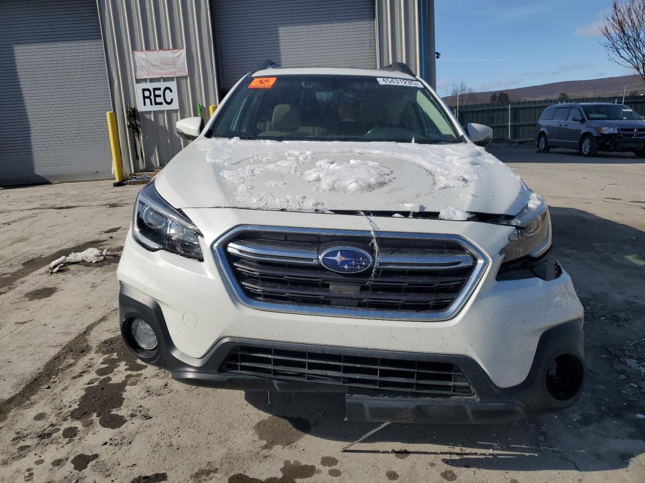 2018 Subaru Outback VIN 4S4BSAHCXJ3341134 Copart auction photo, front end / side damage thumbnail 5