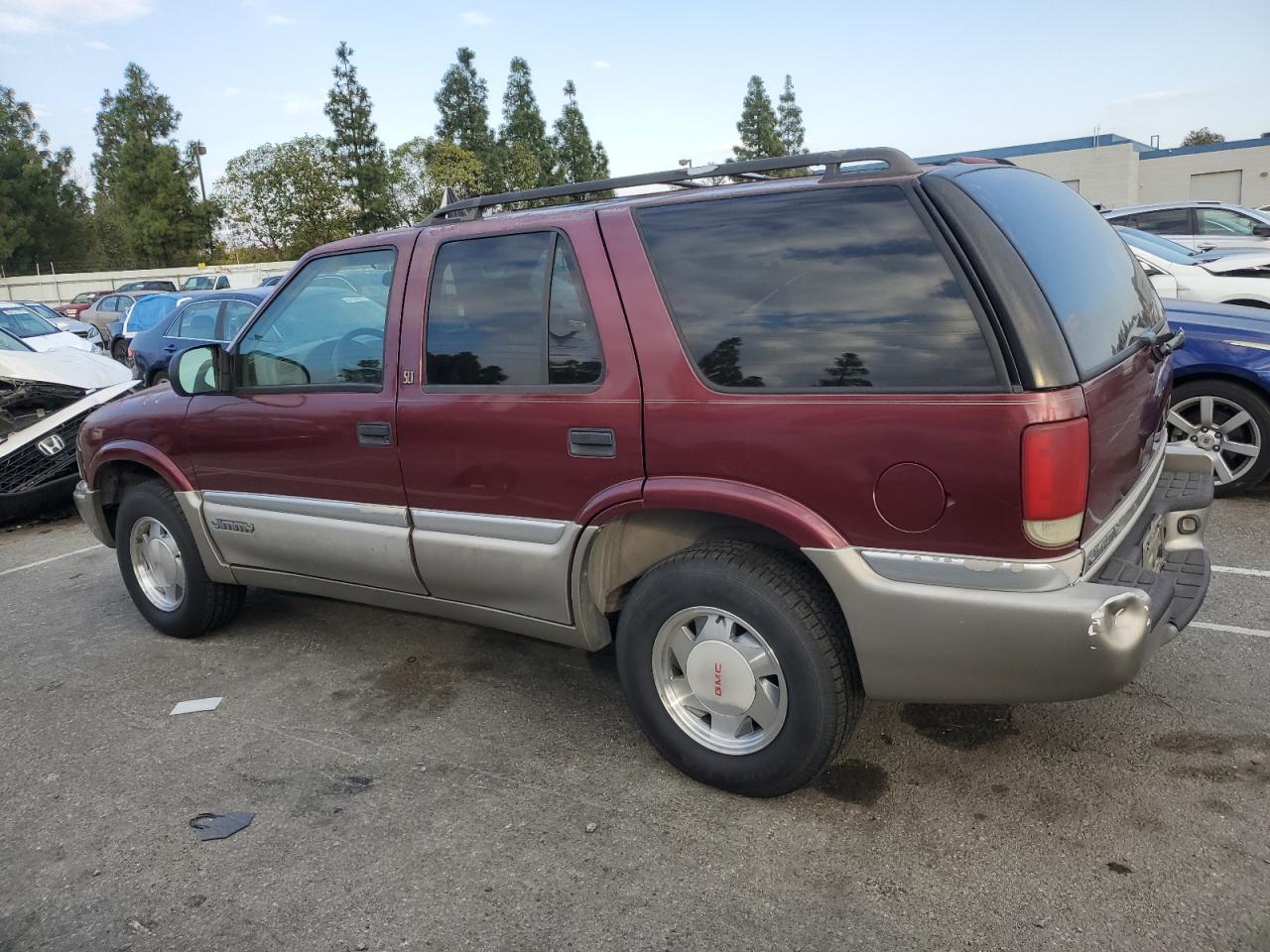 2000 GMC Jimmy VIN 1GKCS13WXY2180539 Copart auction photo, vandalism damage thumbnail 2