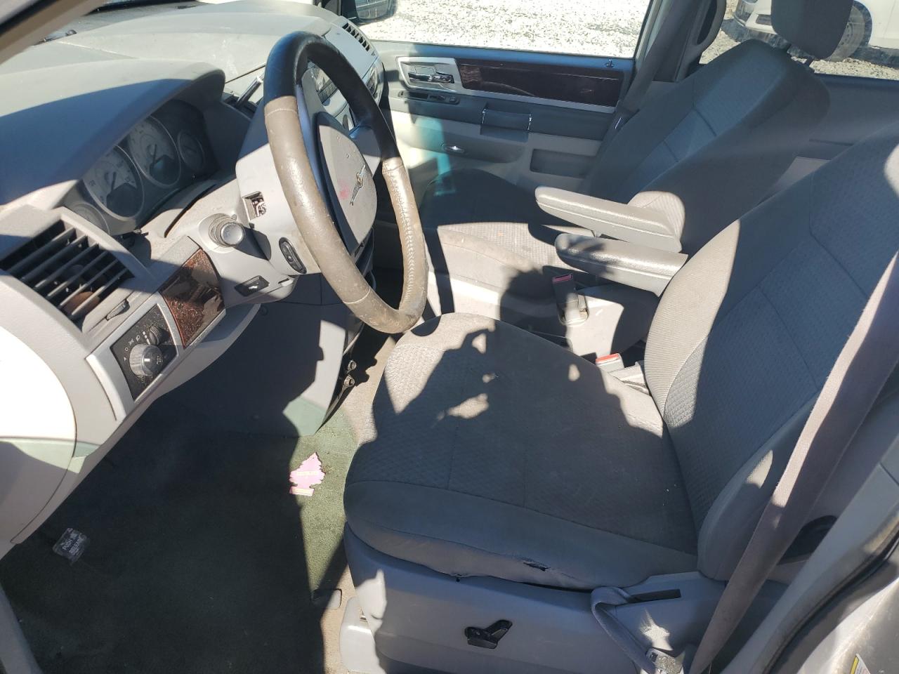 2010 Chrysler Town & Country VIN 2A4RR5D11AR192754 Copart auction photo, front end damage thumbnail 7