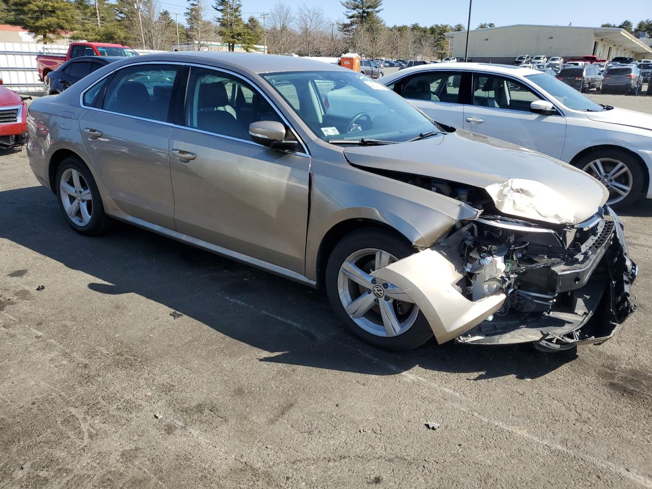 2015 Volkswagen Passat VIN 1VWAT7A33FC103074 Copart auction photo, front end / minor dent/scratches damage thumbnail 4