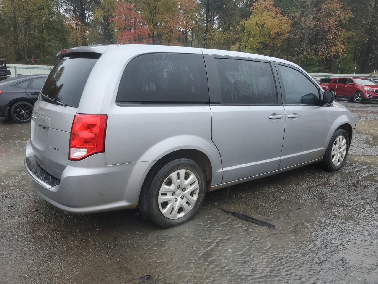 2018 Dodge Caravan VIN 2C4RDGBG7JR161600 Copart auction photo, front end damage thumbnail 3