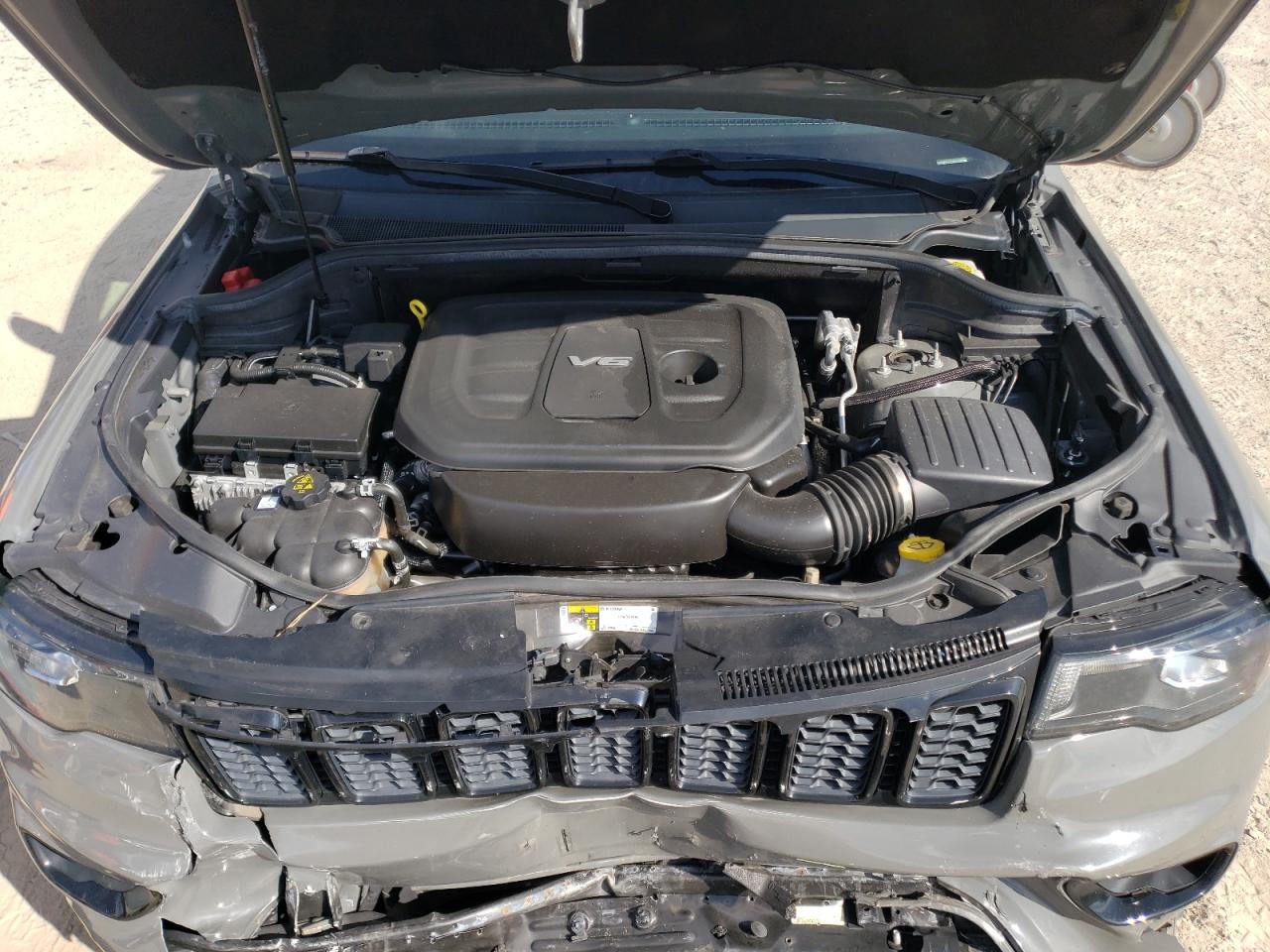 2019 Jeep Grand Cherokee VIN 1C4RJFAG2KC608638 Copart auction photo, front end / minor dent/scratches damage thumbnail 12