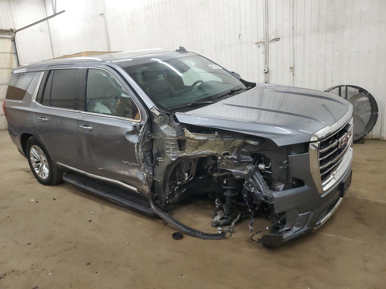 2021 GMC Yukon VIN 1GKS2BKD0MR150422 Copart auction photo, front end / side damage thumbnail 4