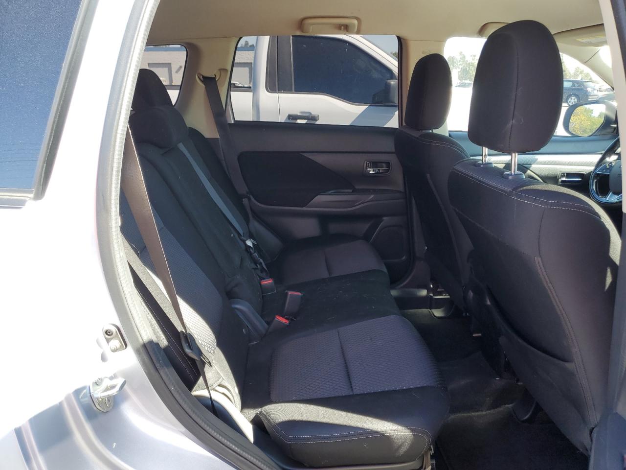 2016 Mitsubishi Outlander VIN JA4AD2A31GZ018682 Copart auction photo, minor dent/scratches damage thumbnail 11