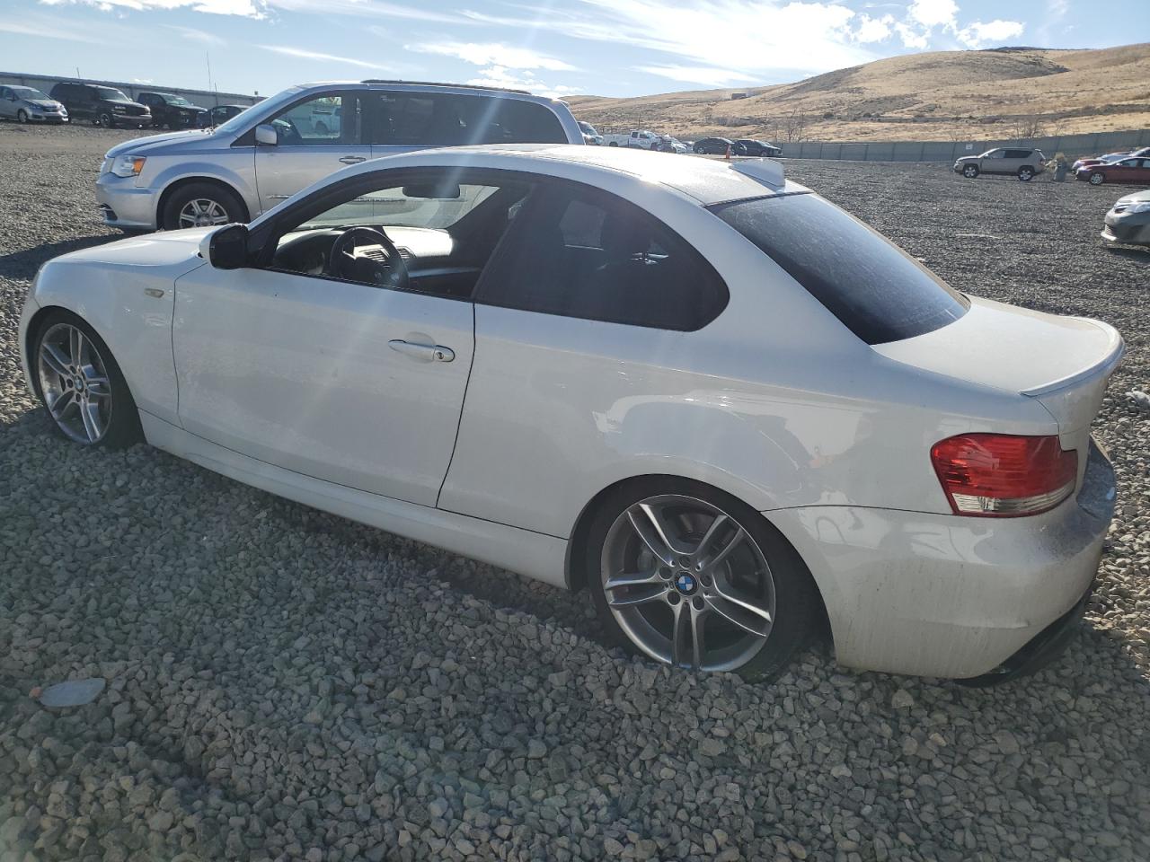 2011 BMW 1er VIN WBAUC9C55BVM10316 Copart auction photo, undercarriage / minor dent/scratches damage thumbnail 2