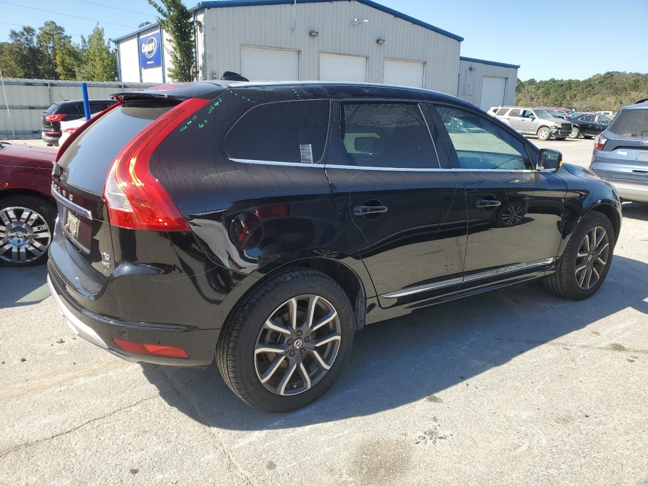 2017 Volvo XC60 VIN YV449MRR4H2017266 Copart auction photo, front end / top/roof damage thumbnail 3