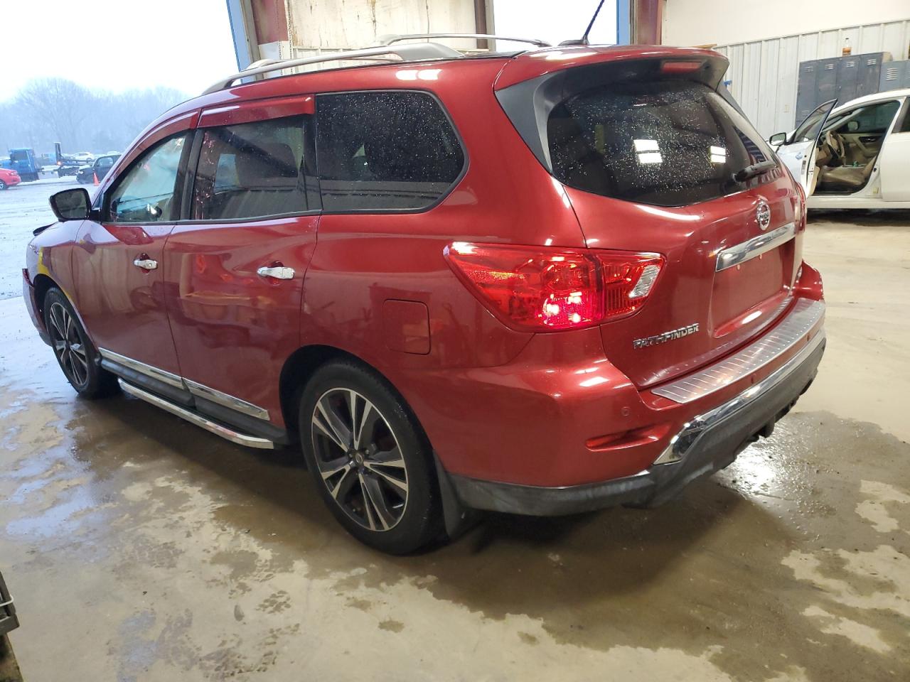 2017 Nissan Pathfinder VIN 5N1DR2MN4HC635320 Copart auction photo, front end / minor dent/scratches damage thumbnail 2