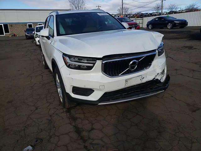 2019 Volvo XC40 VIN YV4162UK6K2144375 Copart auction photo, front end / minor dent/scratches damage thumbnail 11