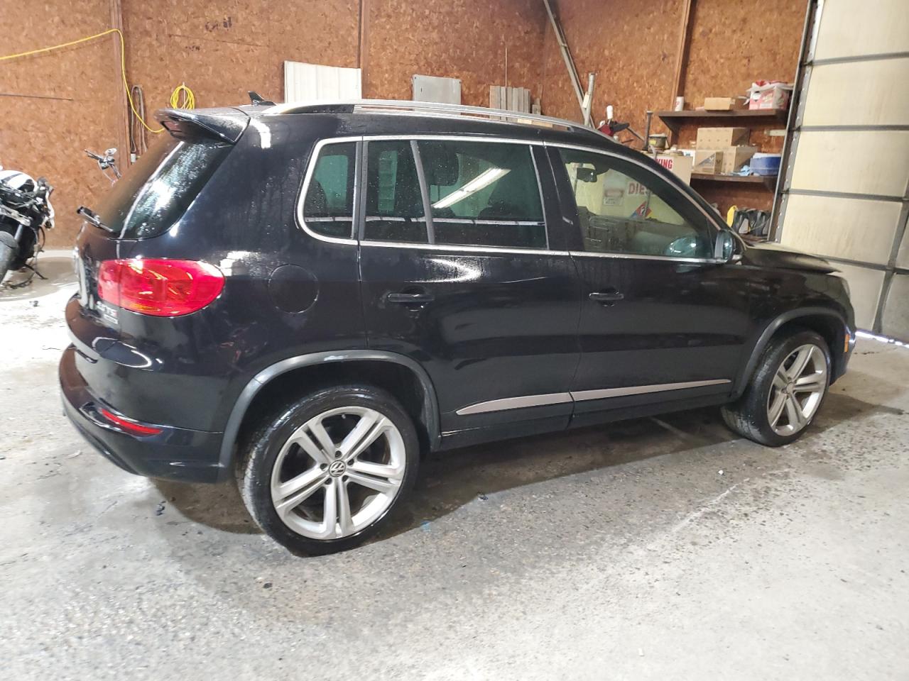 2015 Volkswagen Tiguan VIN WVGBV7AX3FW048821 Copart auction photo, front end / side damage thumbnail 3