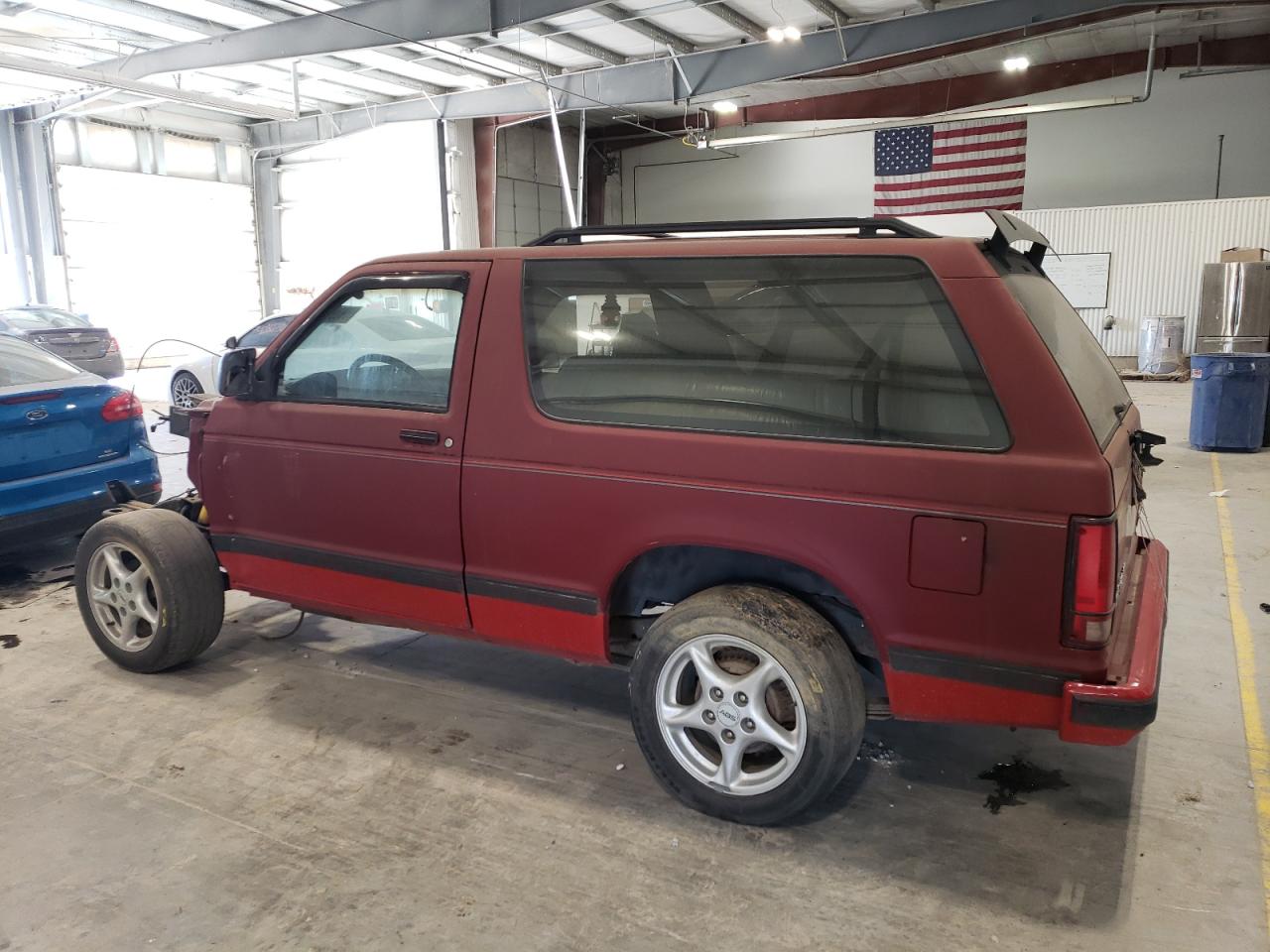 1990 Chevrolet Blazer VIN 1GNCT18Z3L0102885 Copart auction photo, water/flood / hail damage thumbnail 2