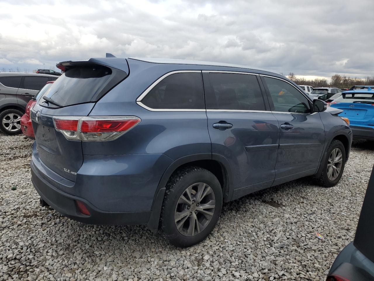 2015 Toyota Highlander VIN 5TDJKRFH4FS128148 Copart auction photo, front end damage thumbnail 3