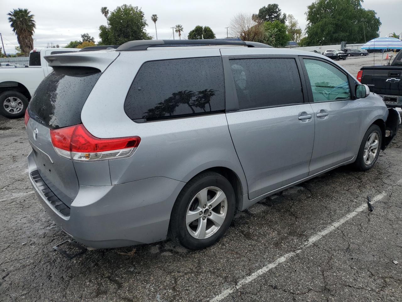 2013 Toyota Sienna VIN 5TDKK3DC0DS284404 Copart auction photo, front end damage thumbnail 3