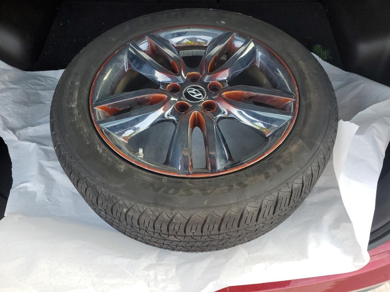 2013 Hyundai Santa Fe VIN 5XYZU3LA4DG078010 Copart auction photo, front end / minor dent/scratches damage thumbnail 13