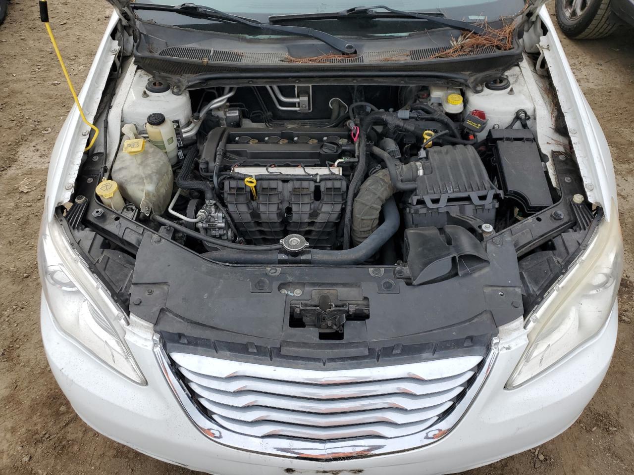 2012 Chrysler 200 VIN 1C3CCBAB7CN202250 Copart auction photo, vandalism damage thumbnail 11