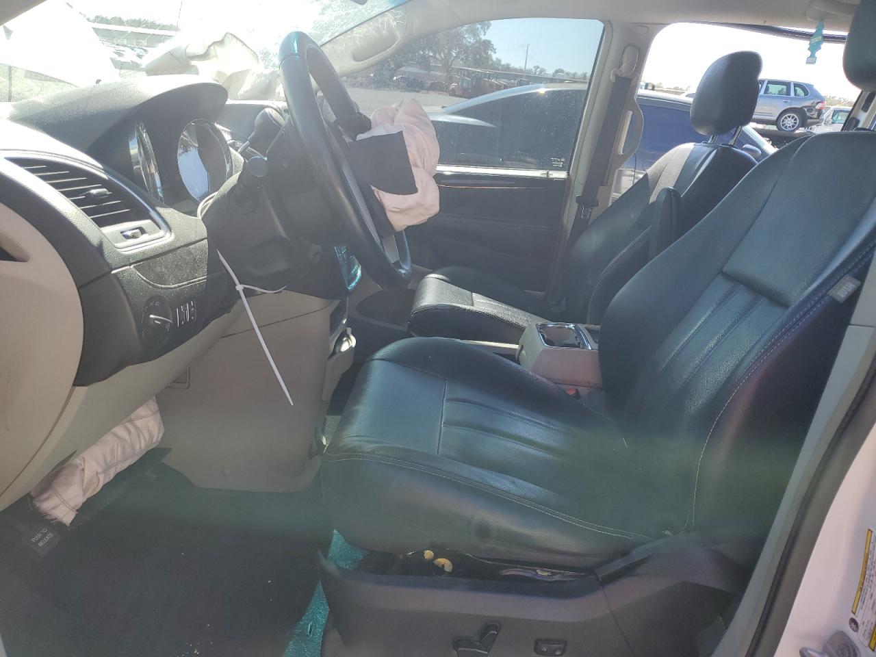 2015 Chrysler Town & Country VIN 2C4RC1BG4FR697878 Copart auction photo, front end / side damage thumbnail 7