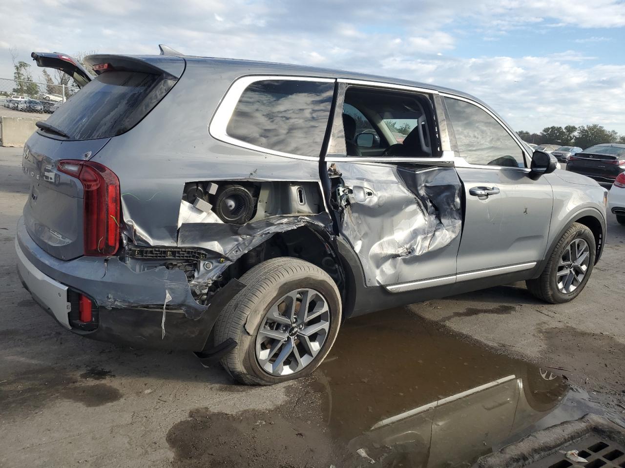 2024 KIA Telluride VIN 5XYP24GC2RG526203 Copart auction photo, rear end / side damage thumbnail 3