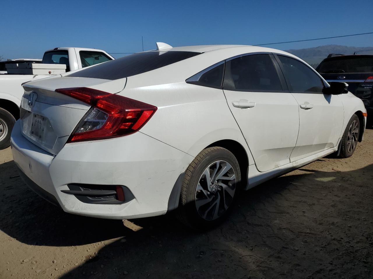 2017 Honda Civic VIN 19XFC2F7XHE067757 Copart auction photo, front end damage thumbnail 3