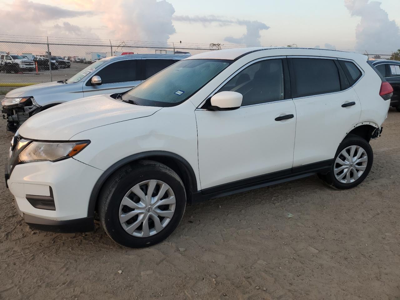 2017 Nissan Rogue VIN JN8AT2MT8HW137258