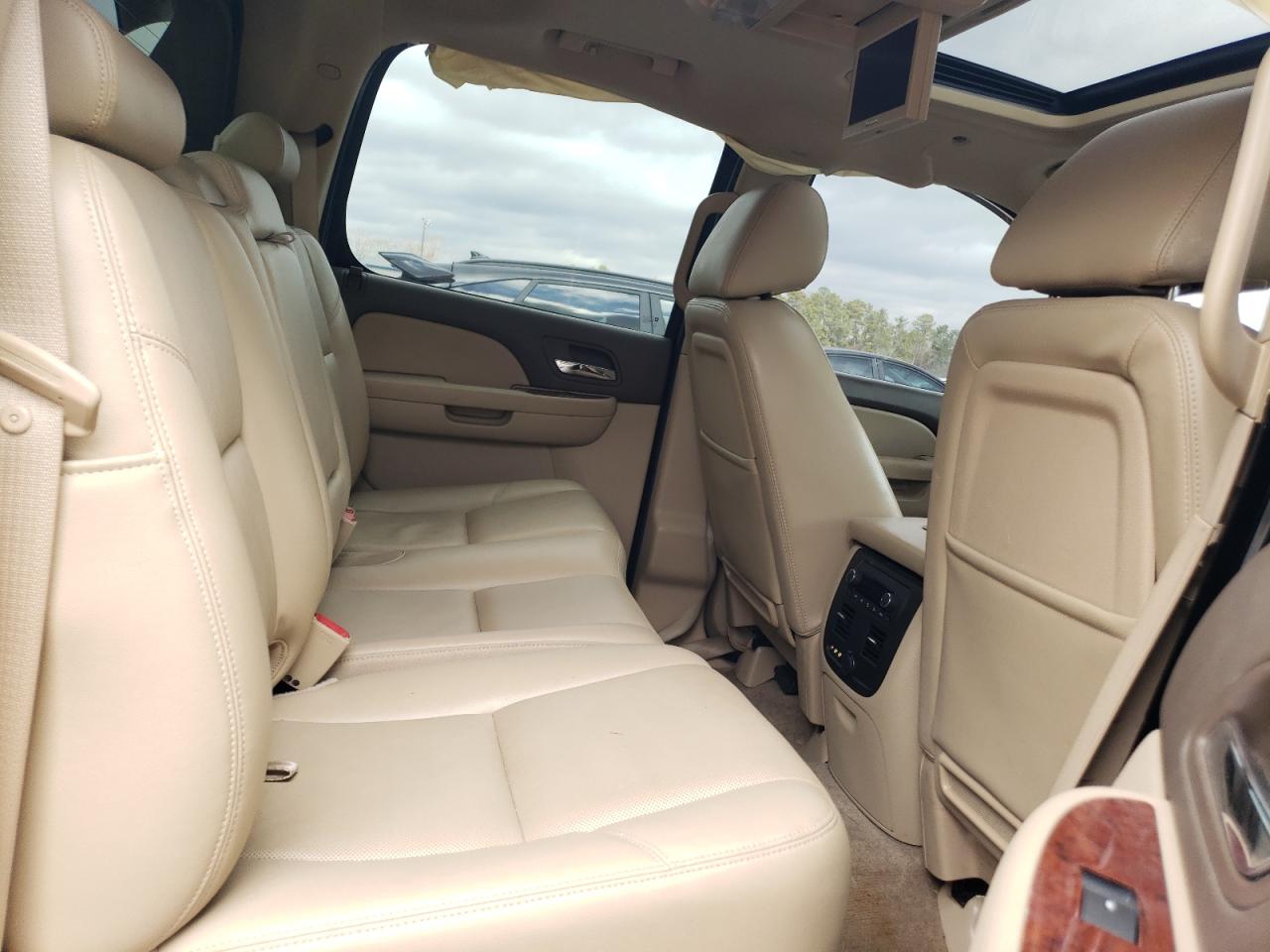 2013 Chevrolet Avalanche VIN 3GNMCGE07DG198370 Copart auction photo, side / minor dent/scratches damage thumbnail 10