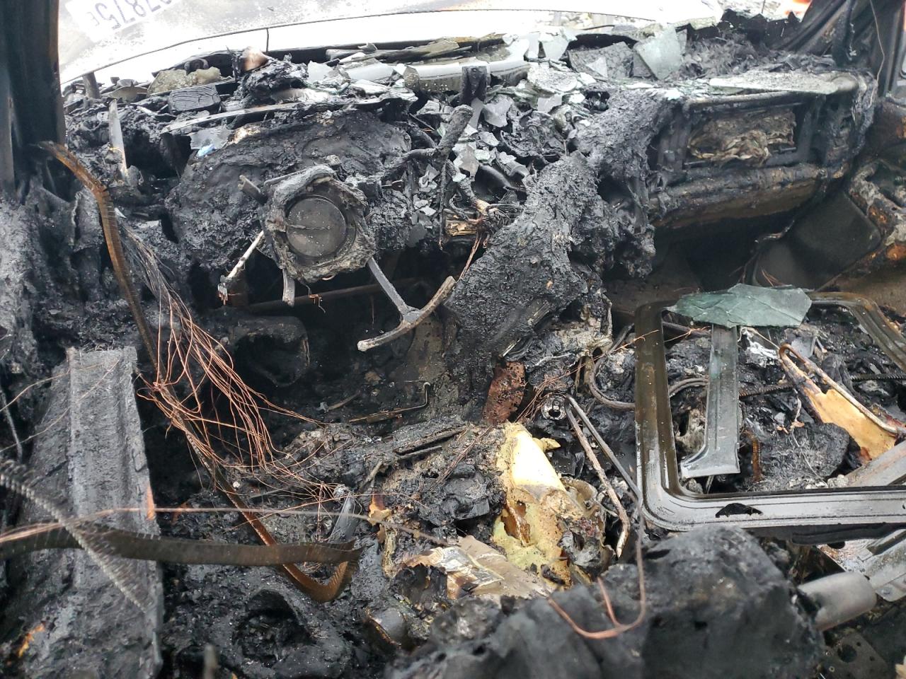 2002 GMC Yukon VIN 3GKEC16Z22G198396 Copart auction photo, burn - interior / burn - engine damage thumbnail 8
