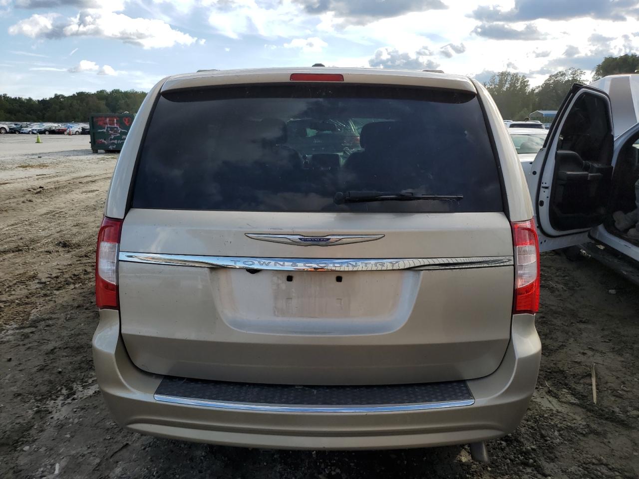 2015 Chrysler Town & Country VIN 2C4RC1BG3FR755558 Copart auction photo, front end / all over damage thumbnail 6