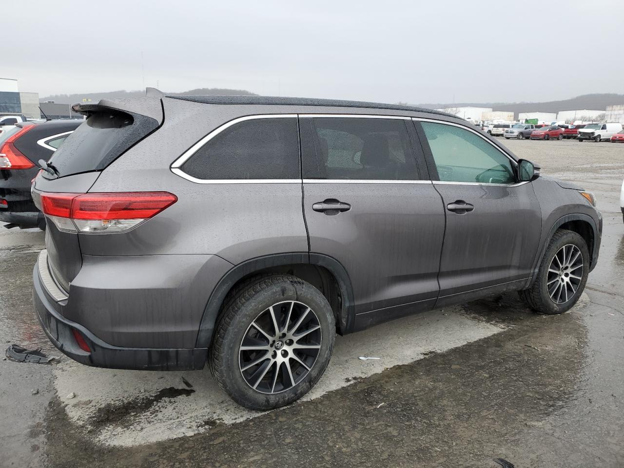 2017 Toyota Highlander VIN 5TDKZRFH6HS526481 Copart auction photo, rear end damage thumbnail 3