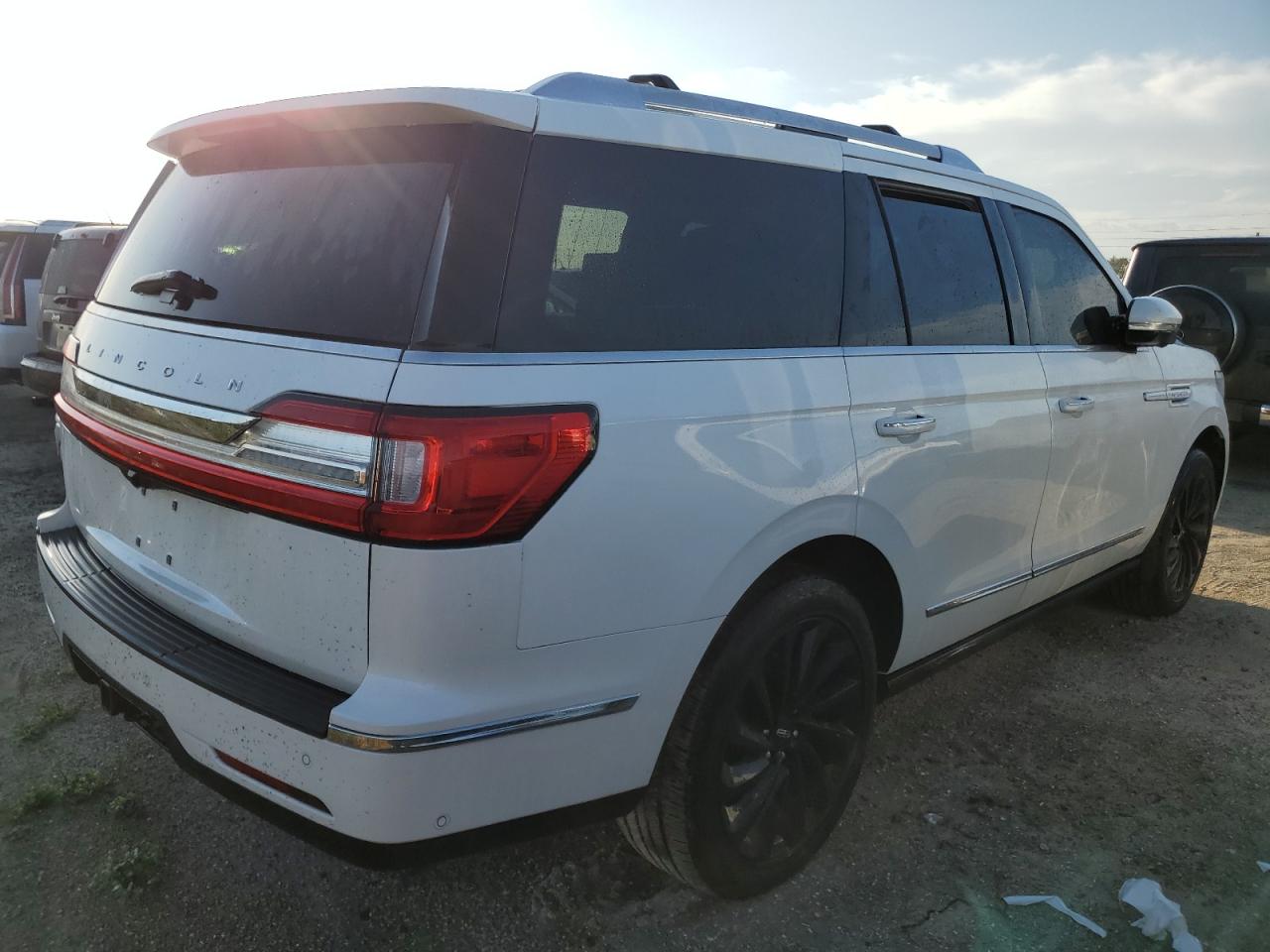 2020 Lincoln Navigator VIN 5LMJJ2LT1LEL00178 Copart auction photo, water/flood damage thumbnail 3
