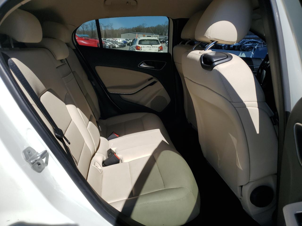 2016 Mercedes-Benz GLA-klasse VIN WDCTG4EB2GJ215274 Copart auction photo, minor dent/scratches damage thumbnail 11