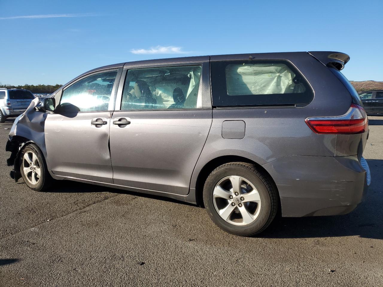2015 Toyota Sienna VIN 5TDZK3DC2FS586424 Copart auction photo, front end / minor dent/scratches damage thumbnail 2