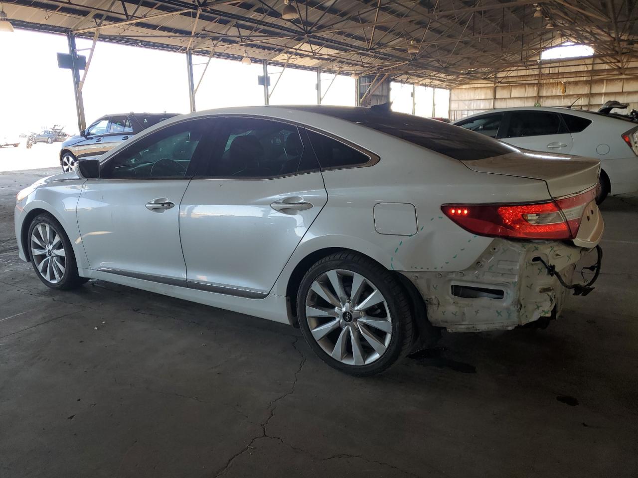2016 Hyundai Azera VIN KMHFH4JG1GA518253 Copart auction photo, rear end damage thumbnail 2