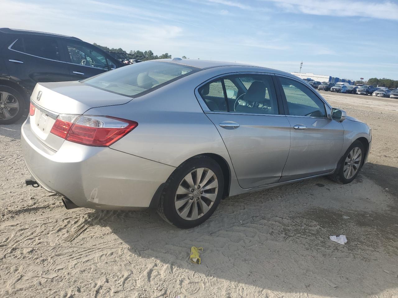 2013 Honda Accord VIN 1HGCR2F85DA207397 Copart auction photo, minor dent/scratches damage thumbnail 3