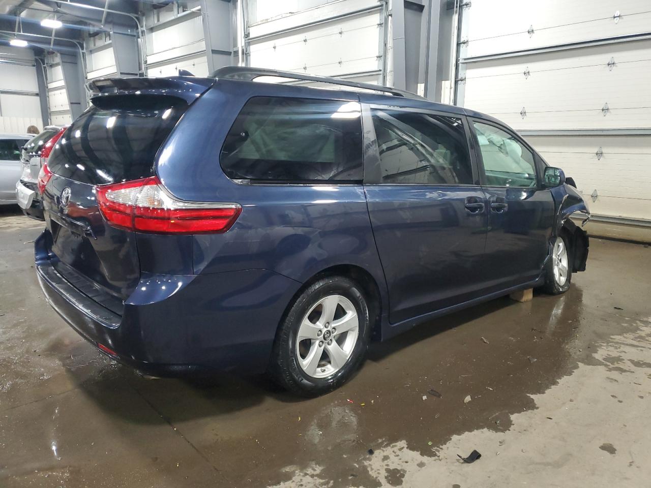 2018 Toyota Sienna VIN 5TDKZ3DC5JS903117 Copart auction photo, front end / side damage thumbnail 3