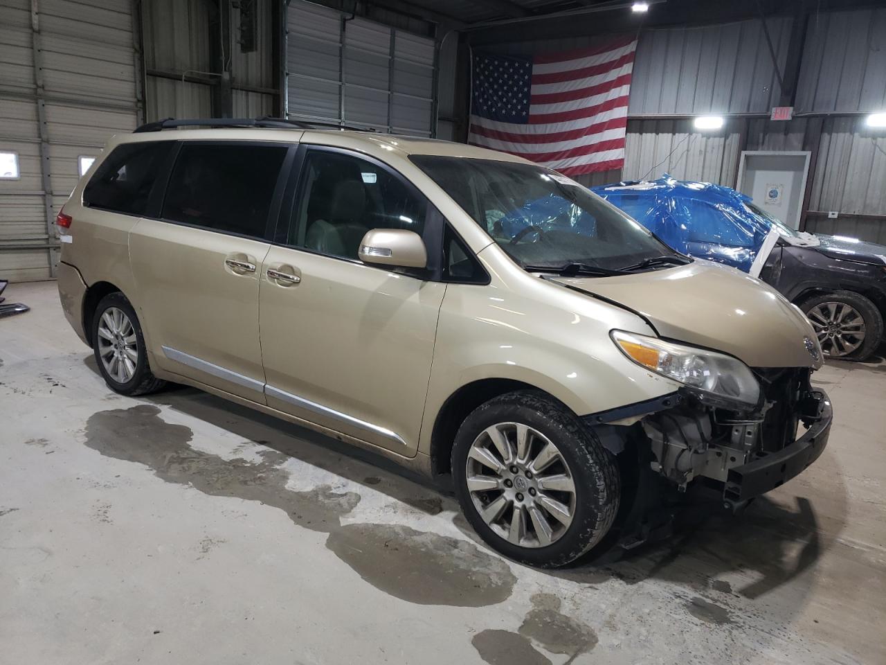 2013 Toyota Sienna VIN 5TDYK3DC4DS363696 Copart auction photo, rear end / front end damage thumbnail 4
